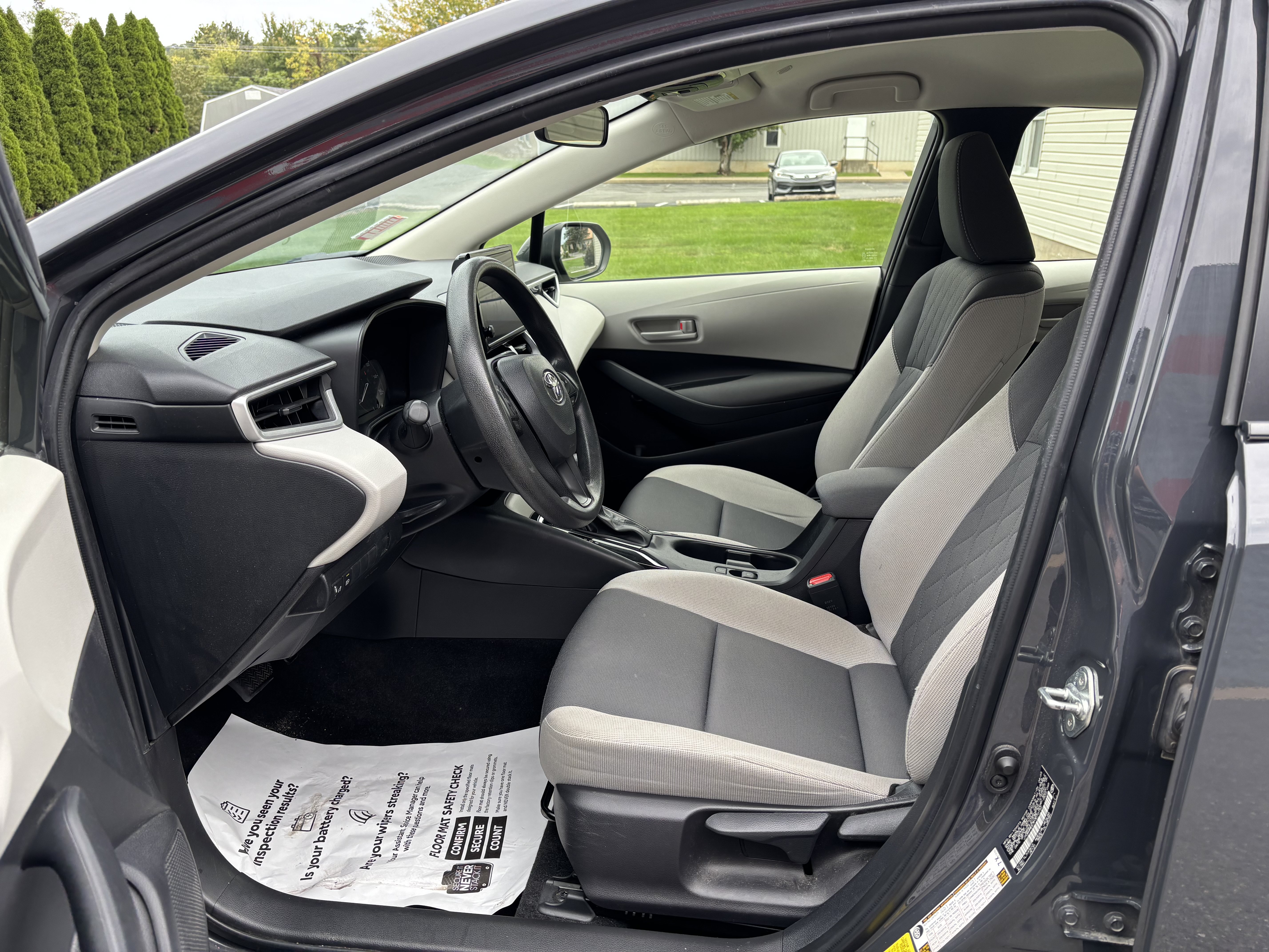 Used 2023 Toyota Corolla LE w/ Carpet Mat Package (TMS) FWD image 13
