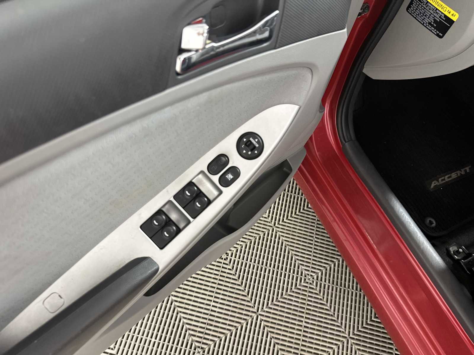 Used 2014 Hyundai Accent SE FWD image 21
