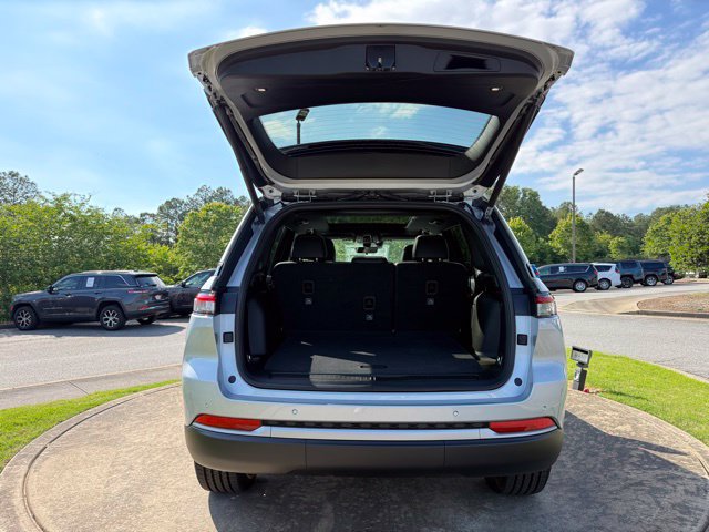 New 2026 Jeep Grand Cherokee Limited w/ Trailer Tow Package AWD/4WD image 30
