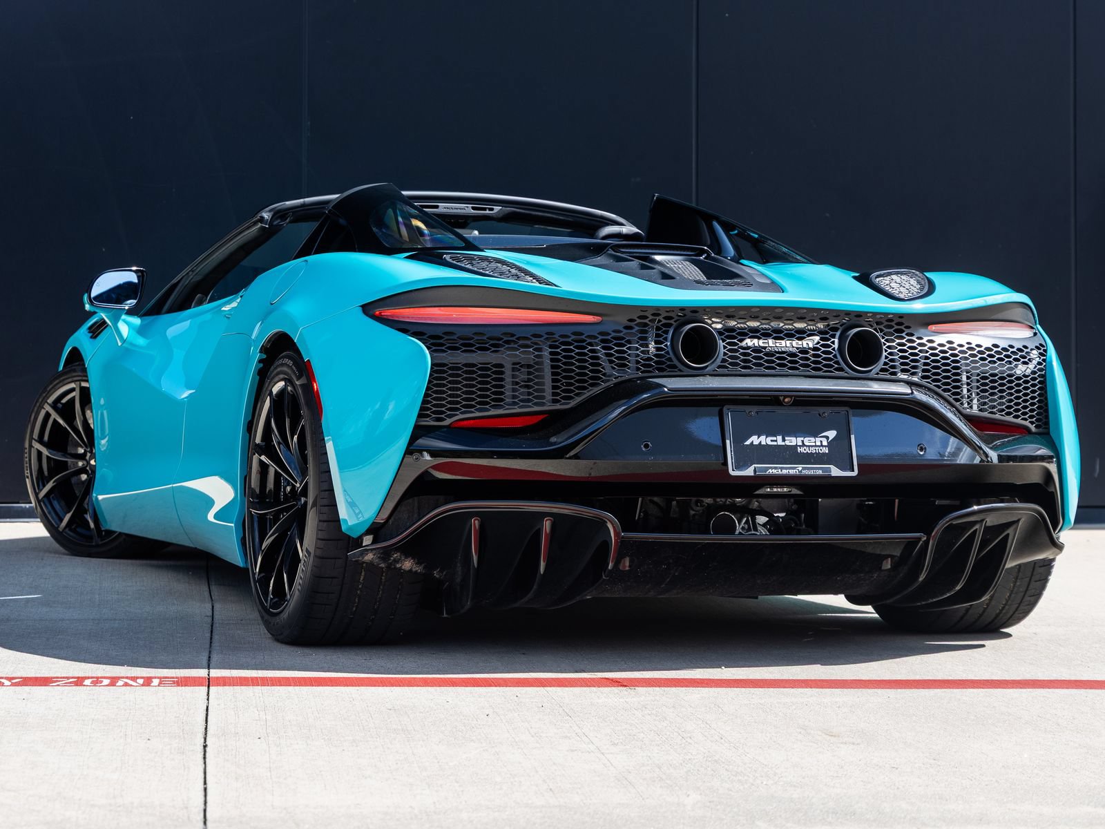 Used 2025 McLaren Artura Spider RWD image 7