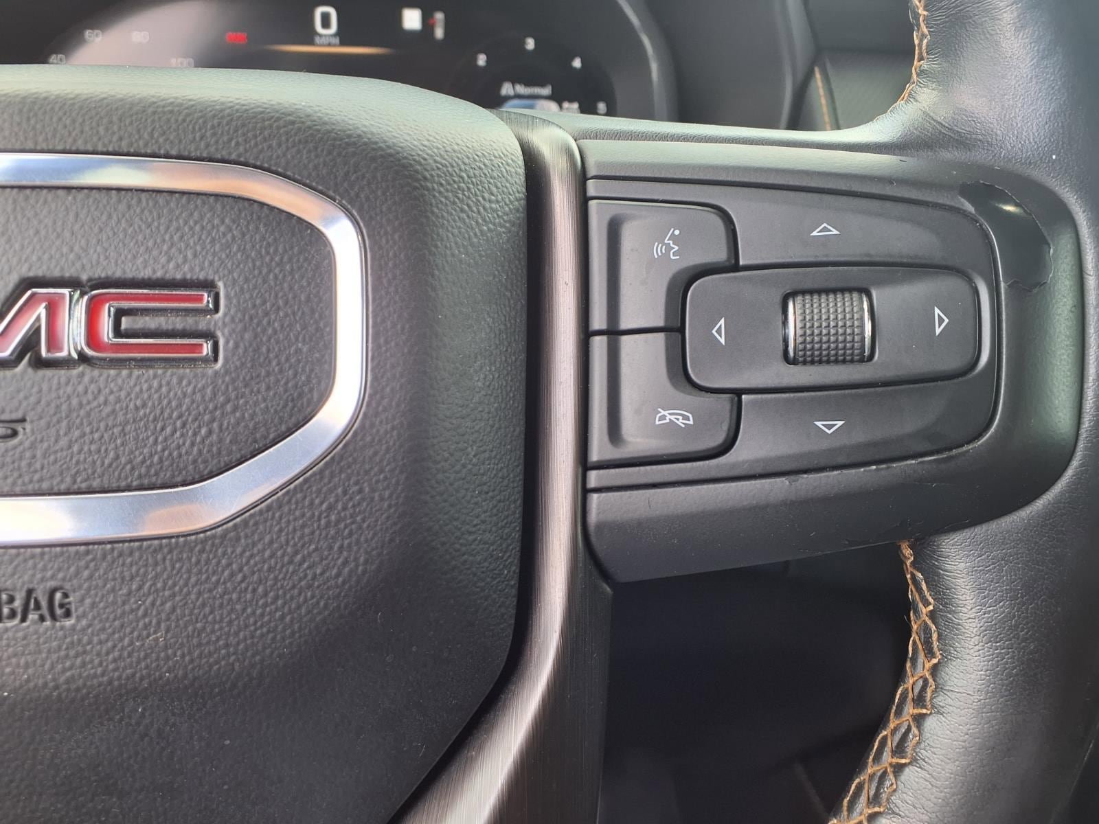 Used 2022 GMC Yukon AT4 w/ Technology Package image 16