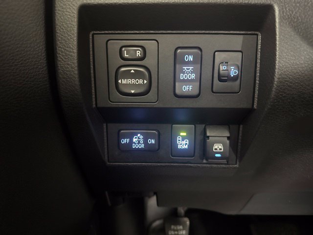 Used 2016 Toyota Tundra Limited w/ Limited Premium Package AWD/4WD image 19