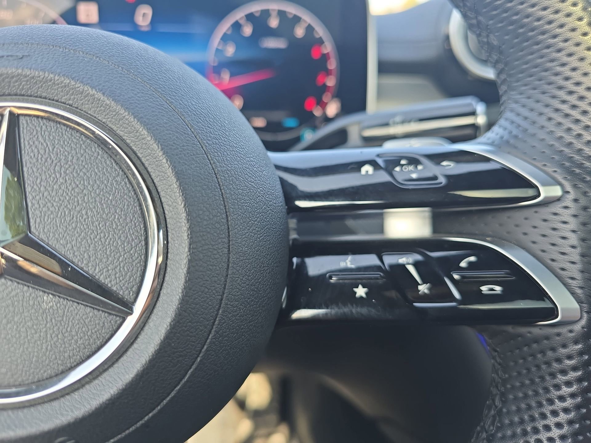 Certified 2025 Mercedes-Benz CLE 300 4MATIC Coupe image 18