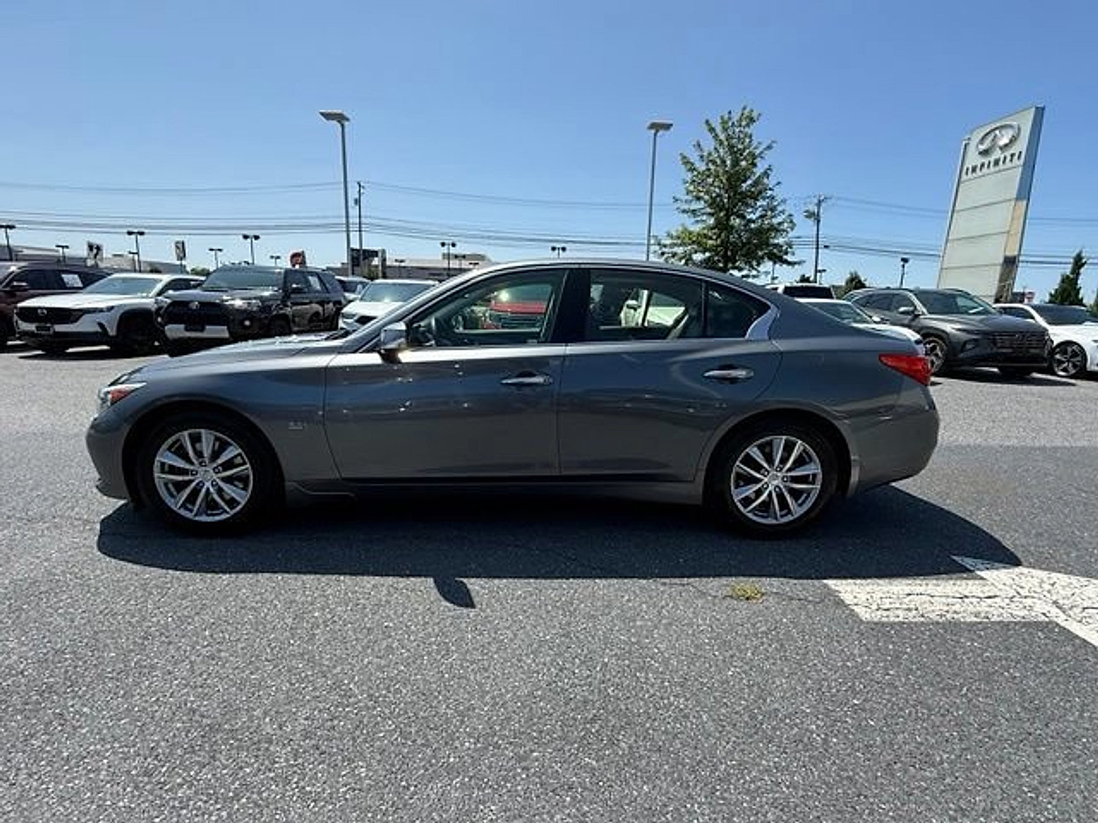 Used 2016 INFINITI Q50 3.0t Premium w/ Driver Assistance Package AWD/4WD image 7