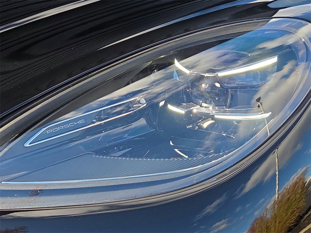 Used 2025 Porsche Macan image 25