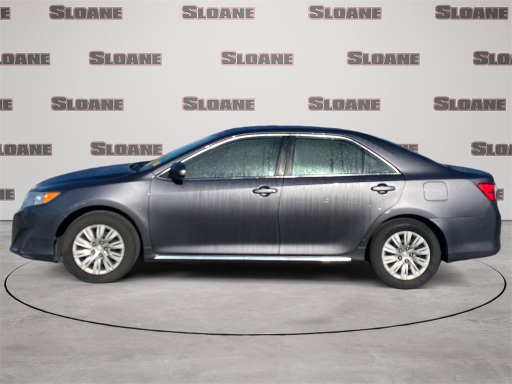 Used 2014 Toyota Camry LE image 2