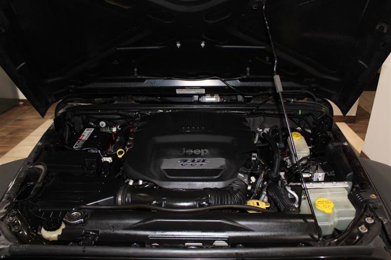 Used 2013 Jeep Wrangler Unlimited Sport w/ Connectivity Group AWD/4WD image 13