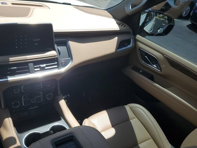 Used 2022 Chevrolet Suburban Premier w/ Premium Package AWD/4WD image 21