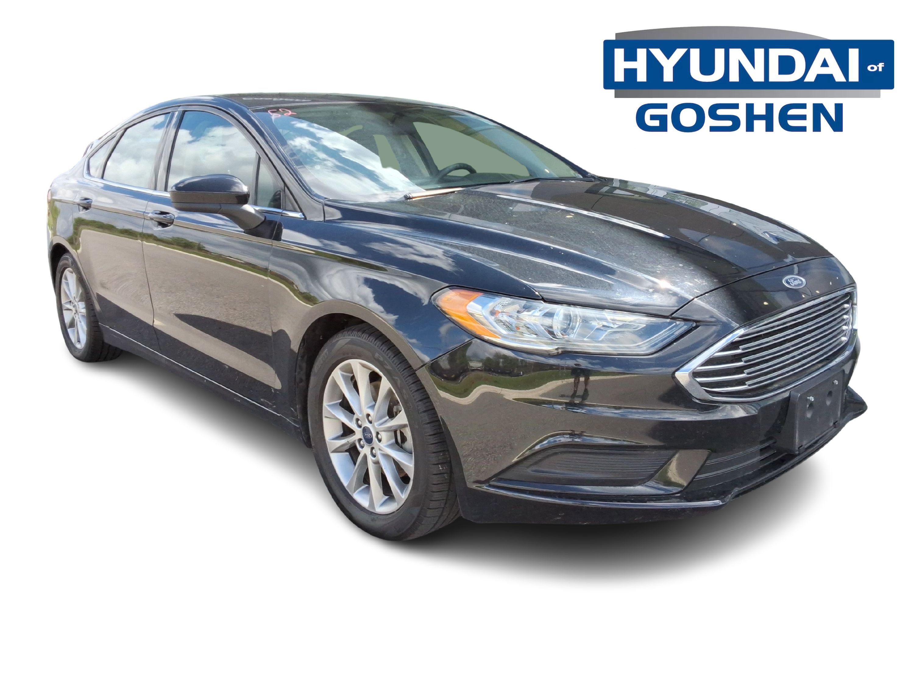 Used 2017 Ford Fusion SE w/ Fusion SE Technology Package FWD image 3