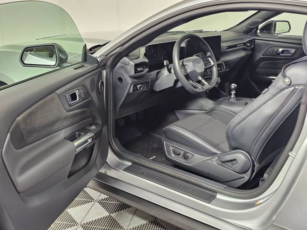 Used 2025 Ford Mustang GT RWD image 15