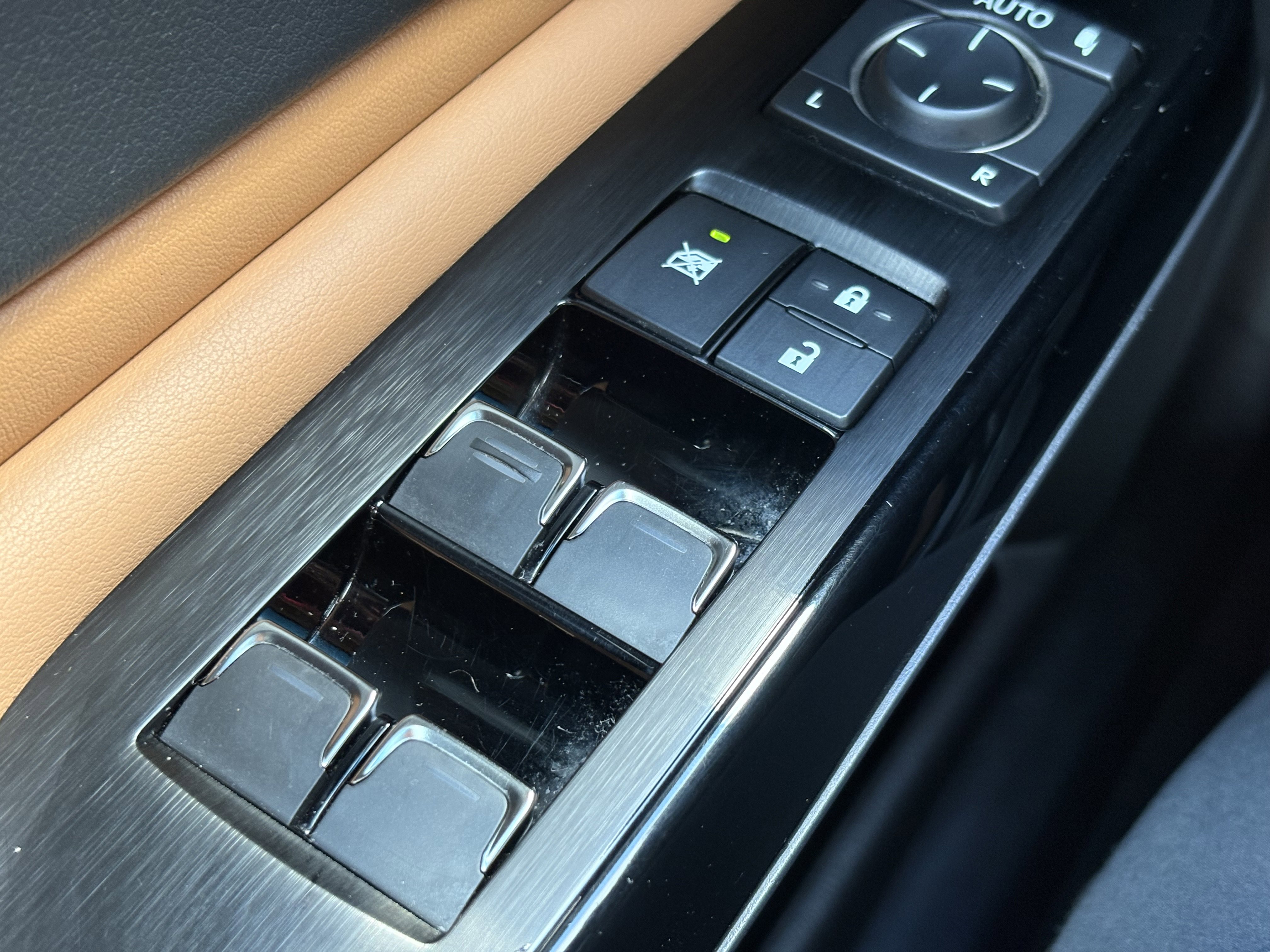 Used 2024 Lexus ES 300h w/ Premium Package image 33