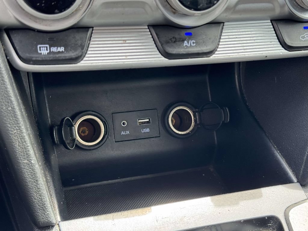 Used 2019 Hyundai Elantra SE w/ Cargo Package FWD image 32