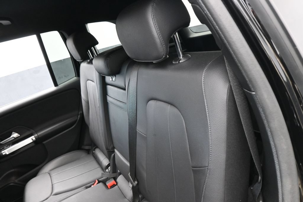 Used 2025 Mercedes-Benz GLB 250 image 33