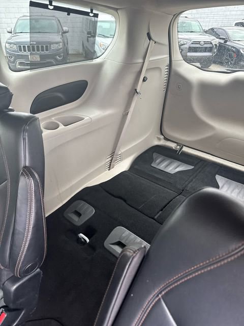 Used 2017 Chrysler Pacifica Touring-L FWD image 34