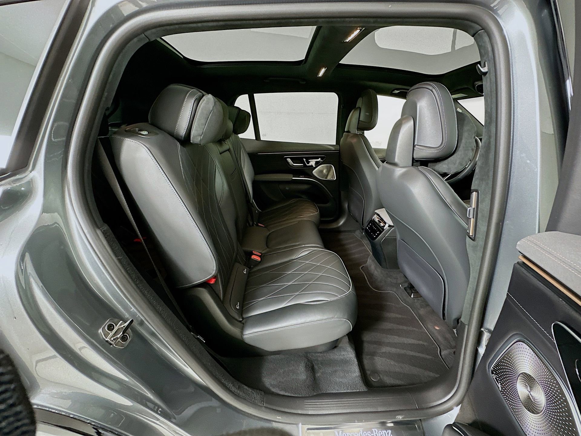 Used 2023 Mercedes-Benz EQS 580 4MATIC SUV image 32