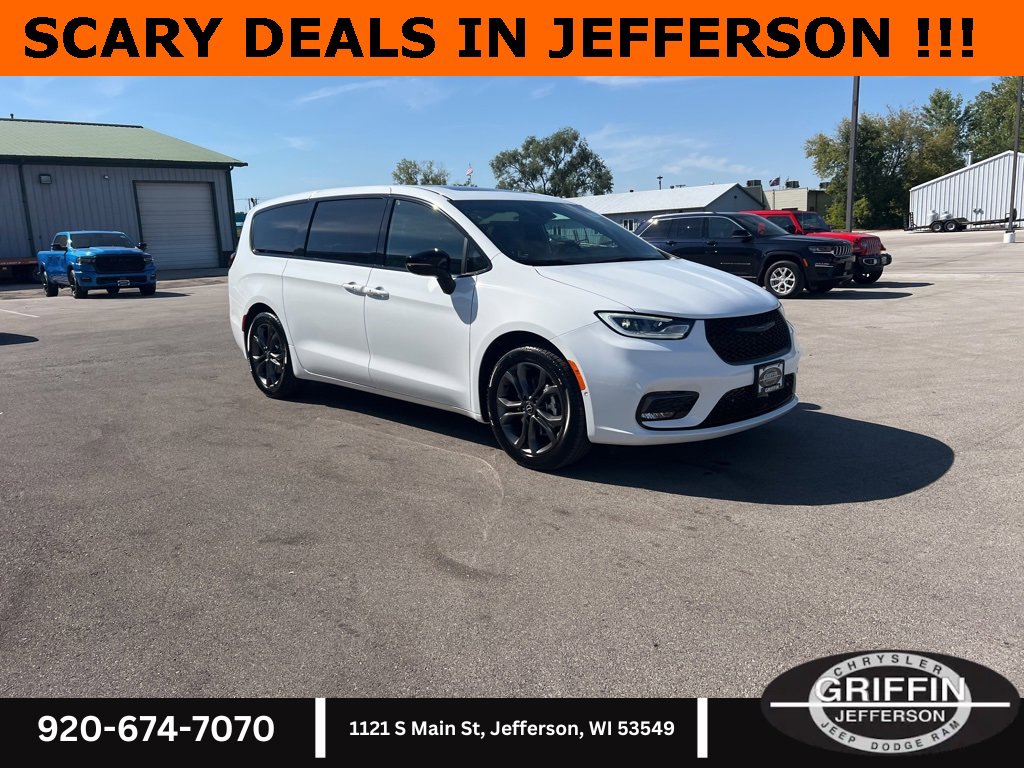 New 2026 Chrysler Pacifica Select image 8