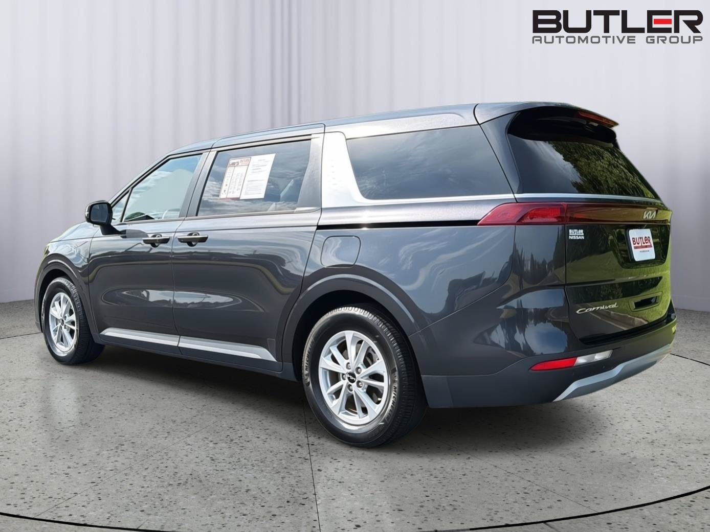 Used 2022 Kia Carnival LX FWD image 4