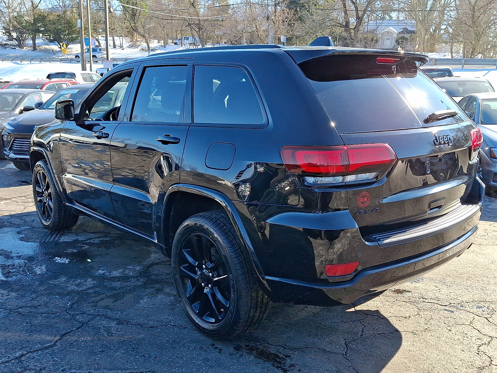 Used 2022 Jeep Grand Cherokee Laredo X image 4