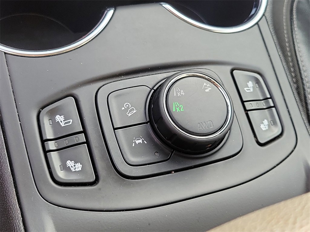 Used 2023 GMC Terrain SLT image 17