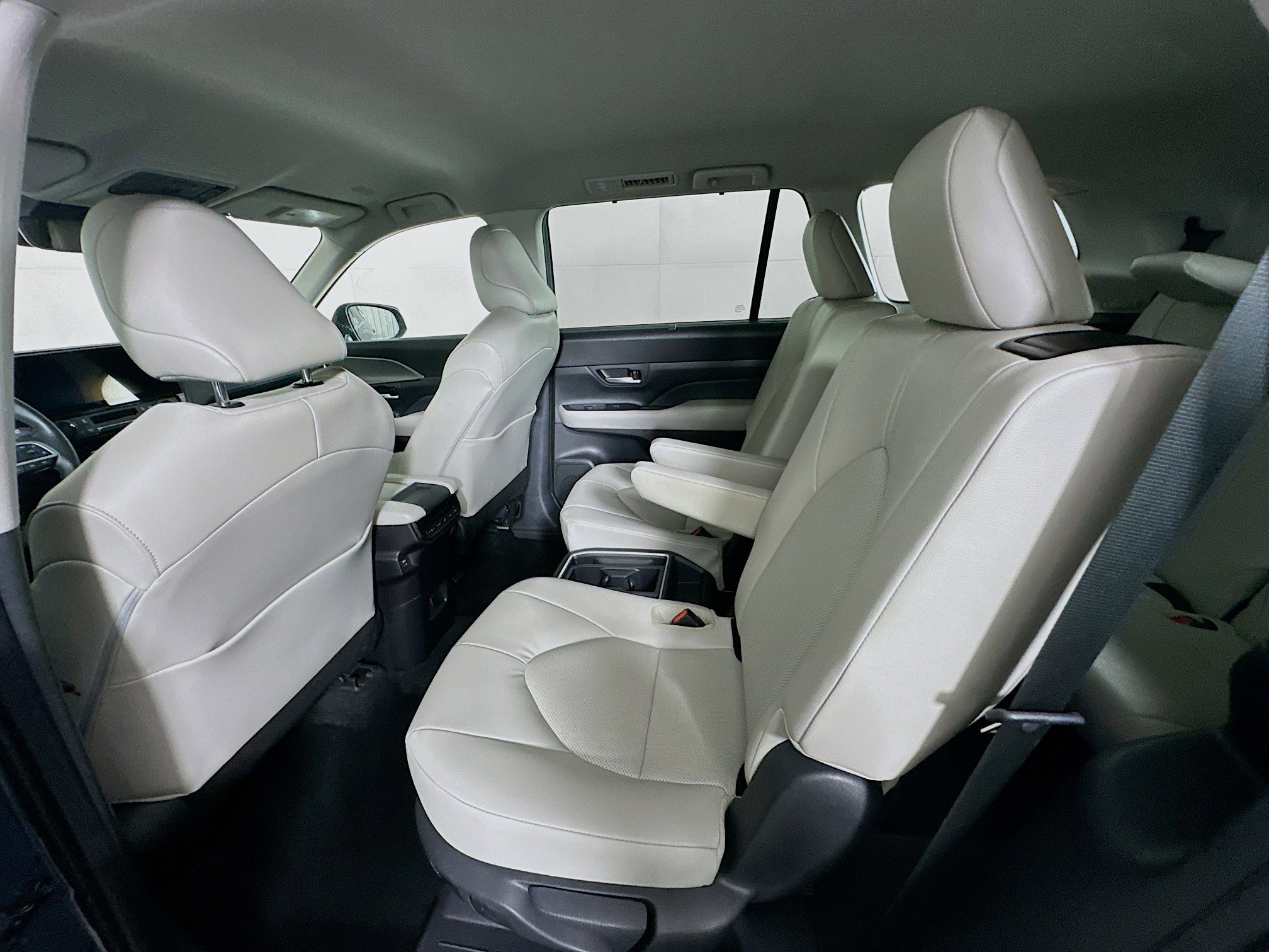 Used 2025 Toyota Grand Highlander FWD image 29