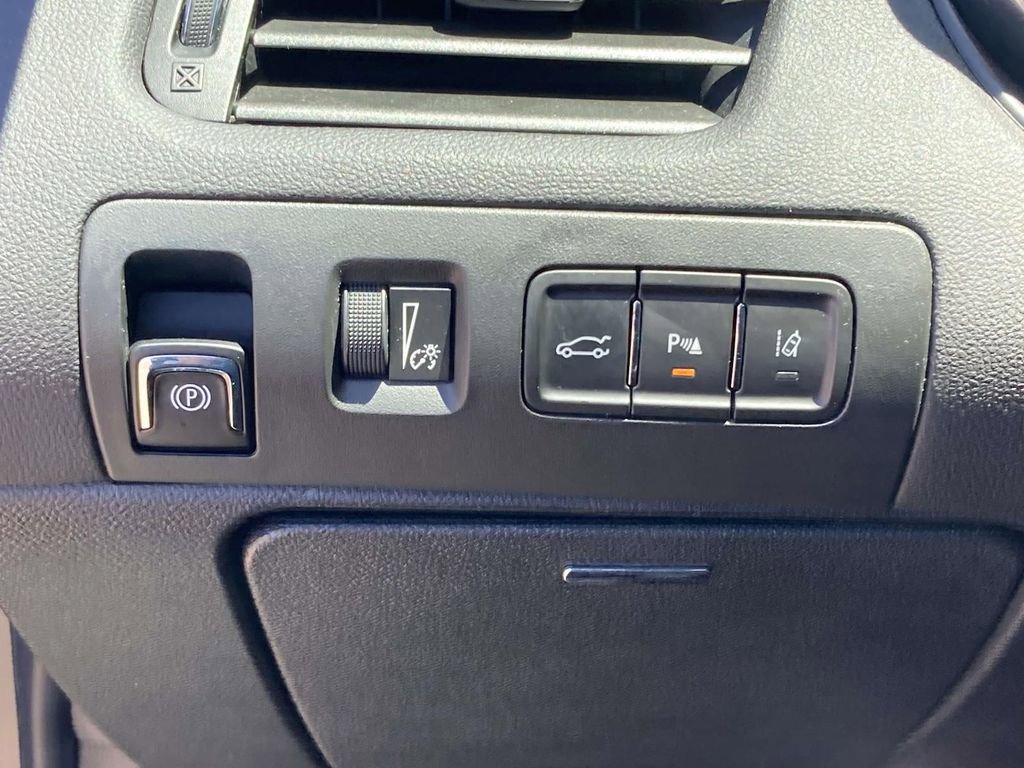 Used 2017 Chevrolet Impala Premier FWD image 27