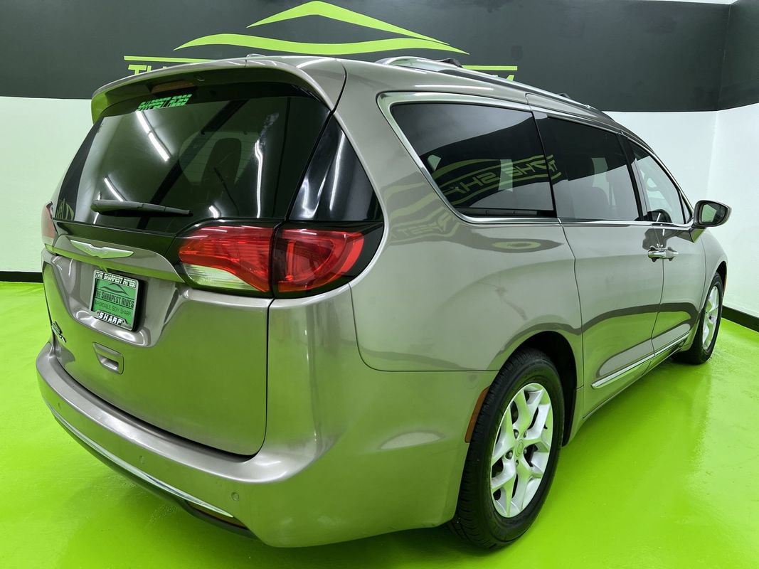 Used 2017 Chrysler Pacifica Touring-L Plus w/ Tire & Wheel Group FWD image 10