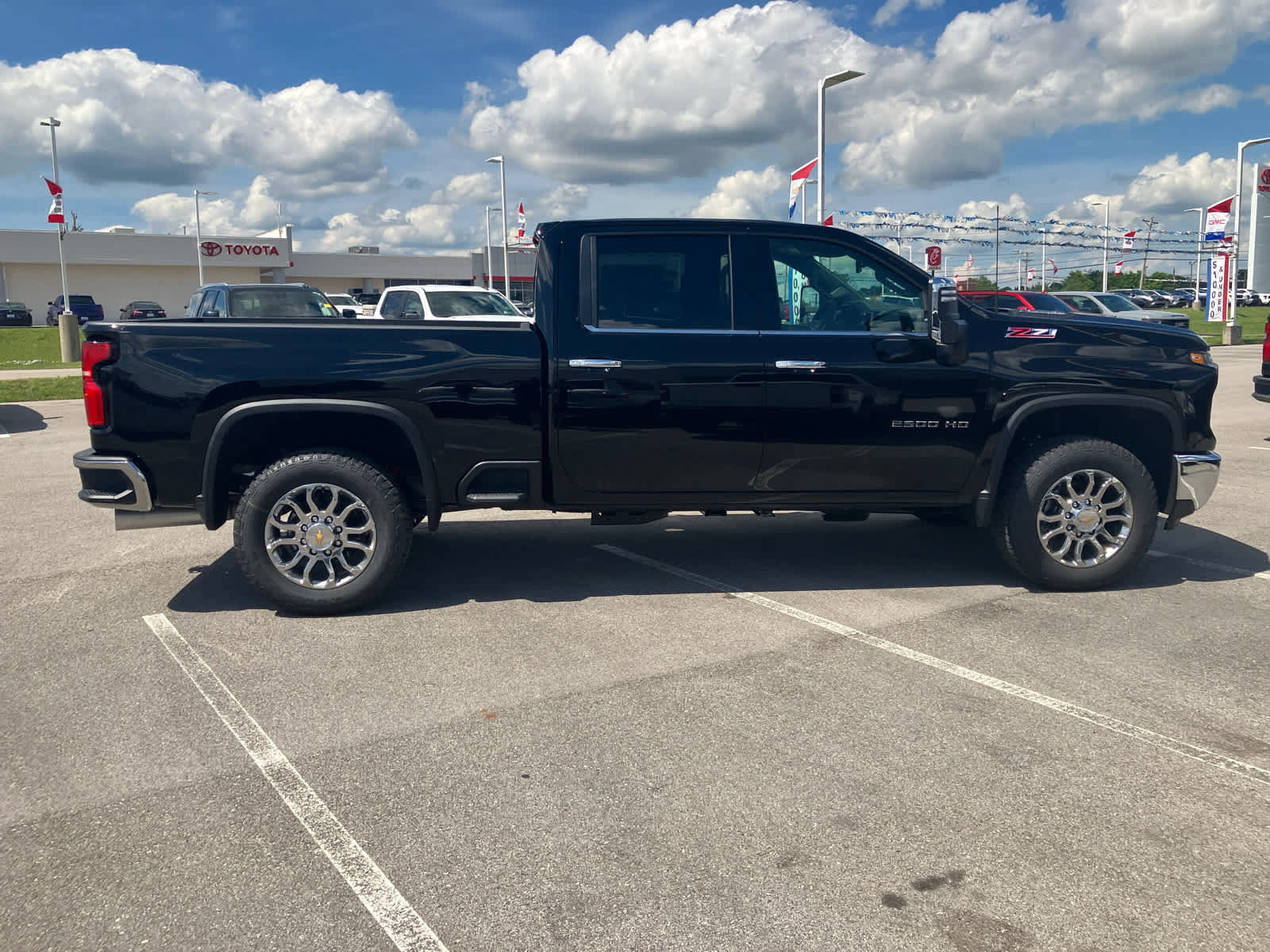 New 2026 Chevrolet Silverado 2500 LTZ w/ LTZ Plus Package AWD/4WD image 8