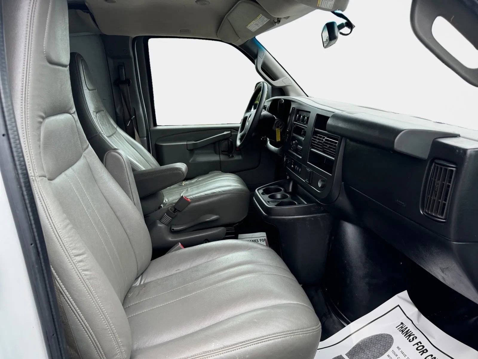 Used 2018 Chevrolet Express 2500 RWD image 10