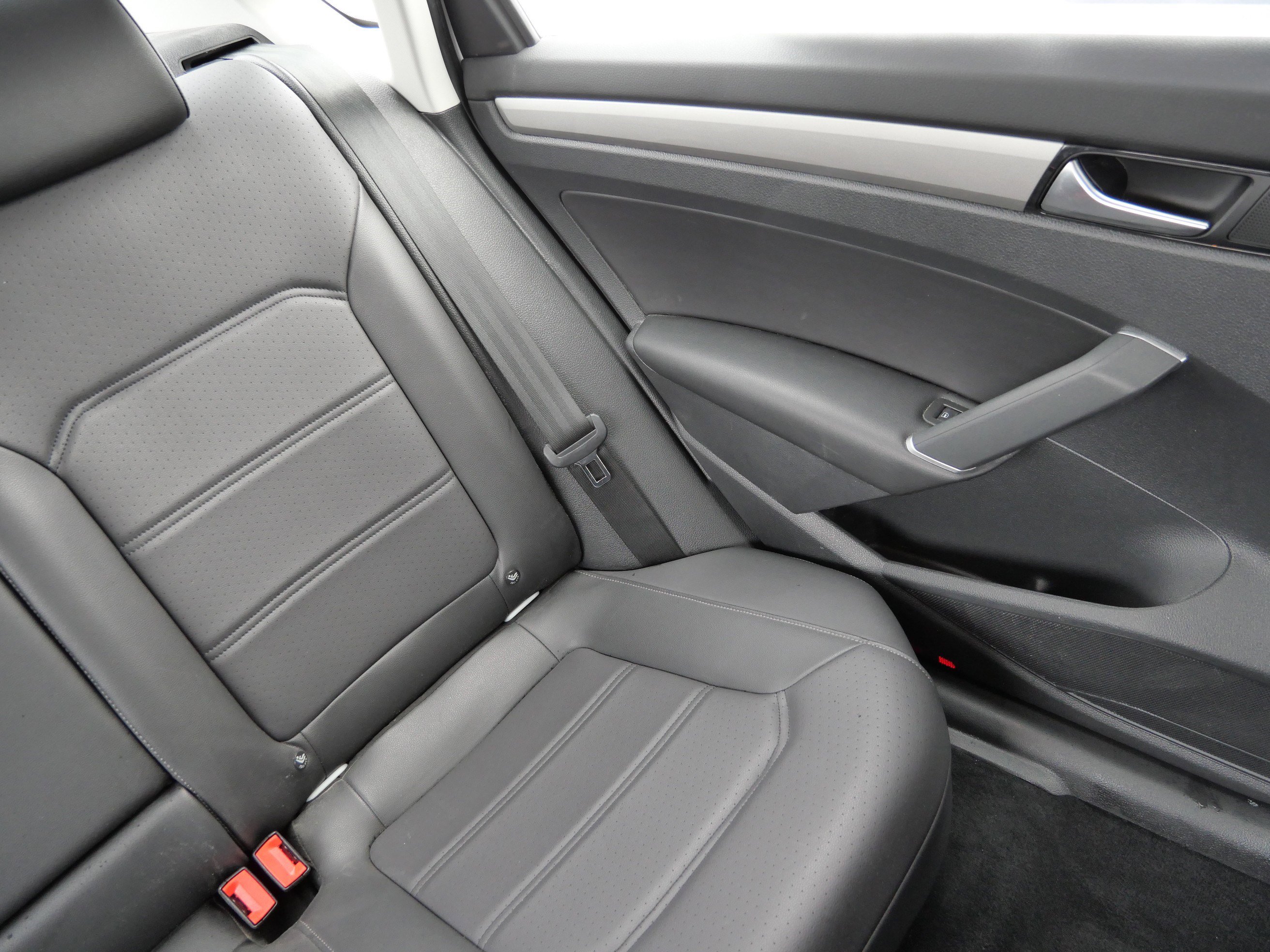 Certified 2020 Volkswagen Passat 2.0T SE image 14