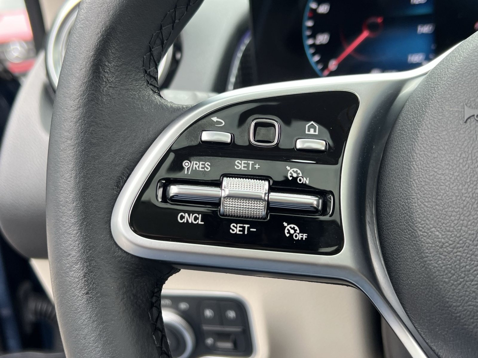 Used 2022 Mercedes-Benz GLB 250 image 34