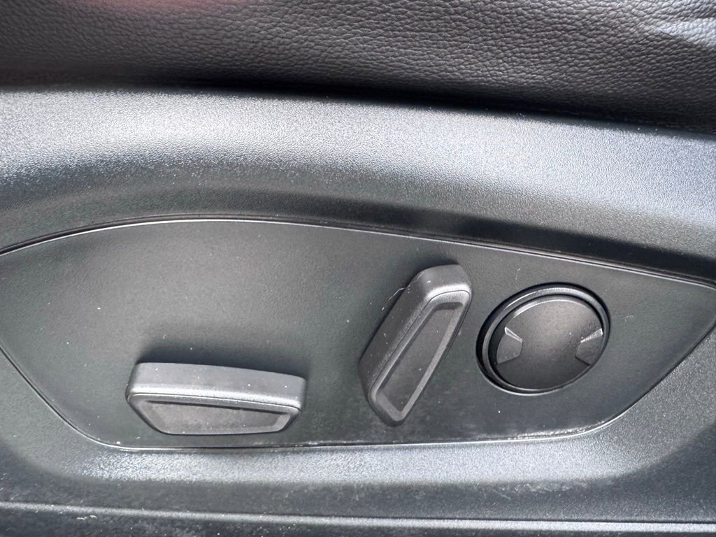 Certified 2022 Ford Explorer Limited w/ Equipment Group 301A image 31