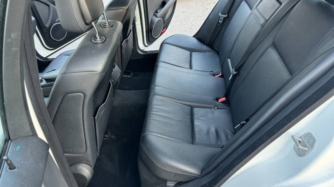 Used 2013 Mercedes-Benz C 250 Sedan image 16