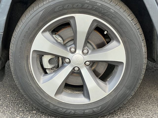 Used 2019 Jeep Cherokee Limited image 11