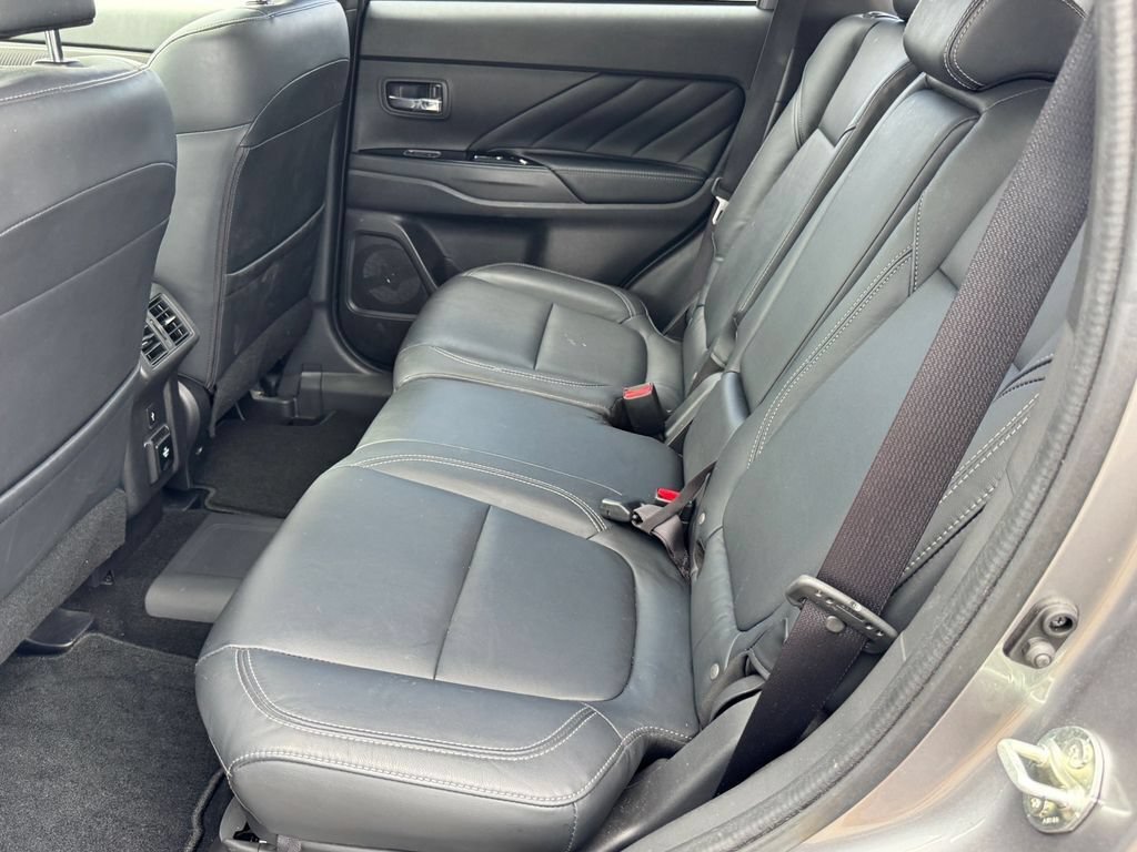 Used 2020 Mitsubishi Outlander 4WD Plug-In Hybrid image 10