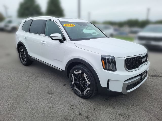 Certified 2023 Kia Telluride EX w/ EX Captain's Chair Package FWD image 9