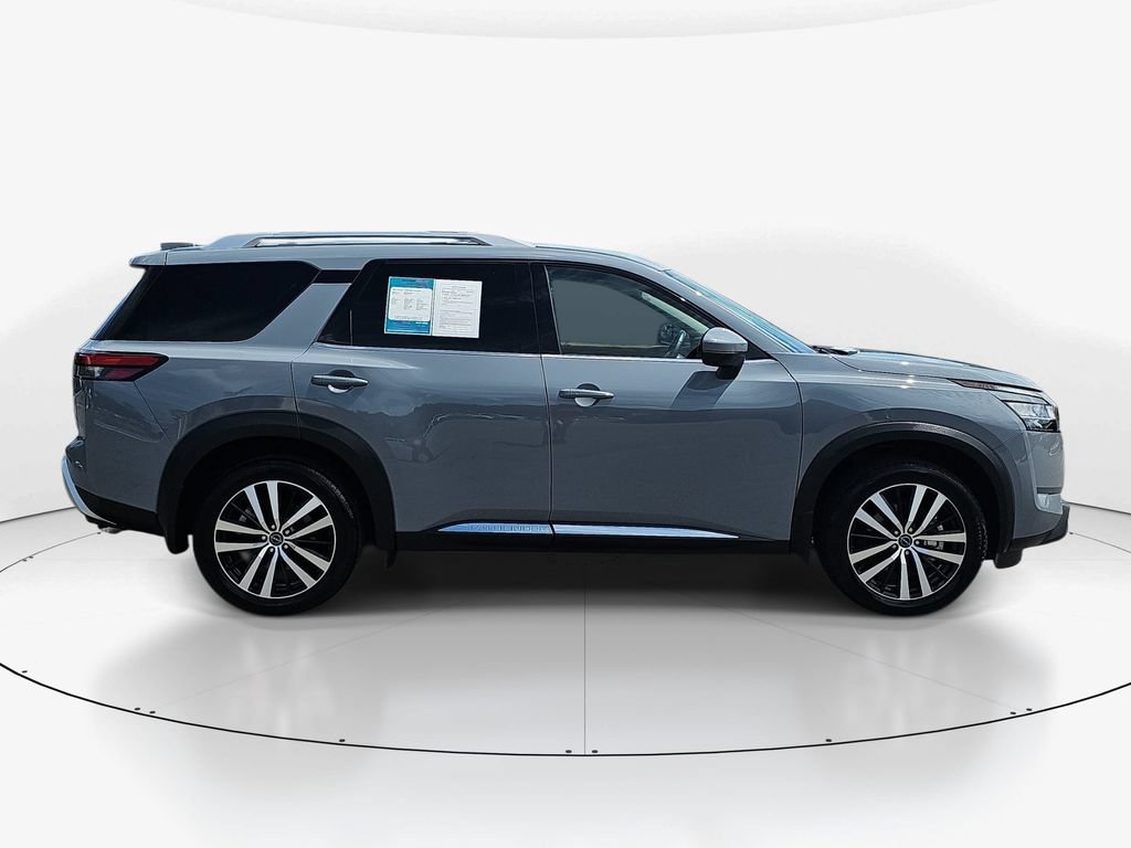 Used 2024 Nissan Pathfinder Platinum FWD image 5