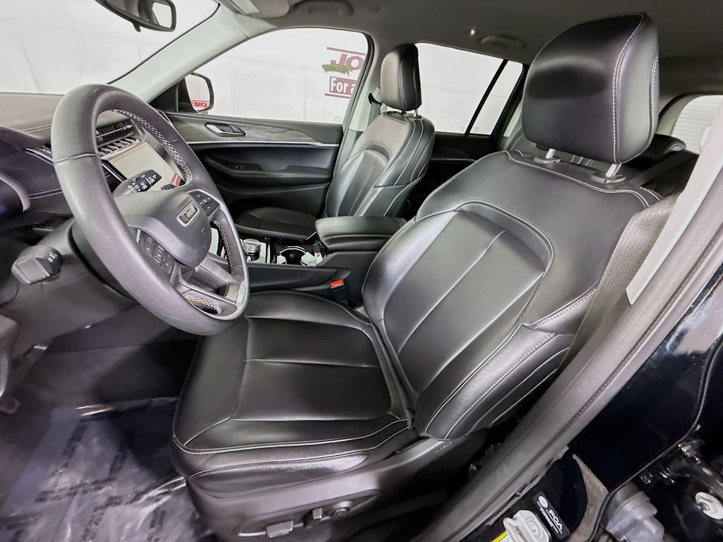 Used 2023 Jeep Grand Cherokee Limited w/ Black Appearance Package AWD/4WD image 25