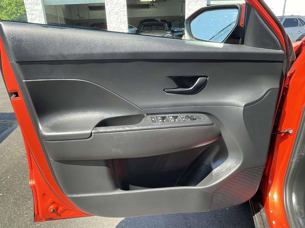 Used 2025 Hyundai Kona SEL FWD image 21