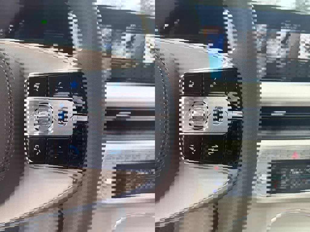 Used 2025 Genesis G90 3.5T image 16