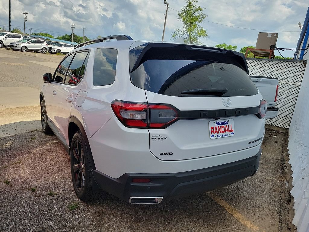 Used 2025 Honda Pilot Black Edition image 3