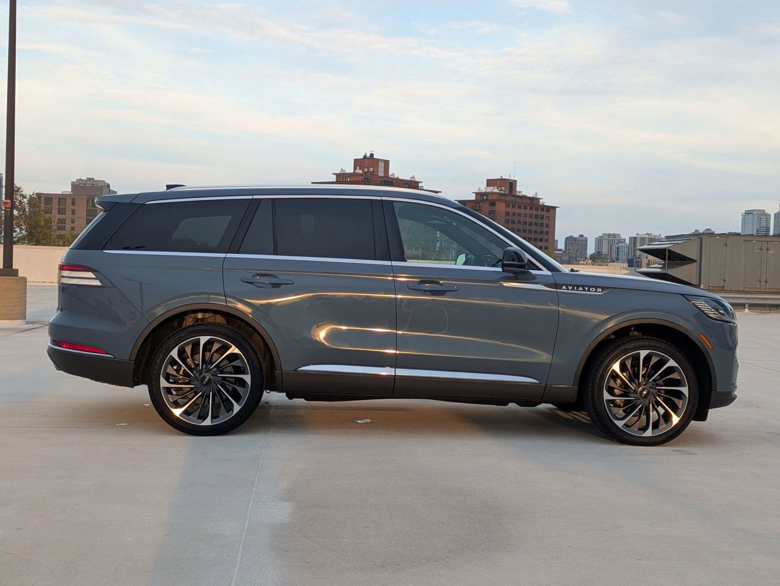 Used 2025 Lincoln Aviator Reserve w/ Illumination Package image 9