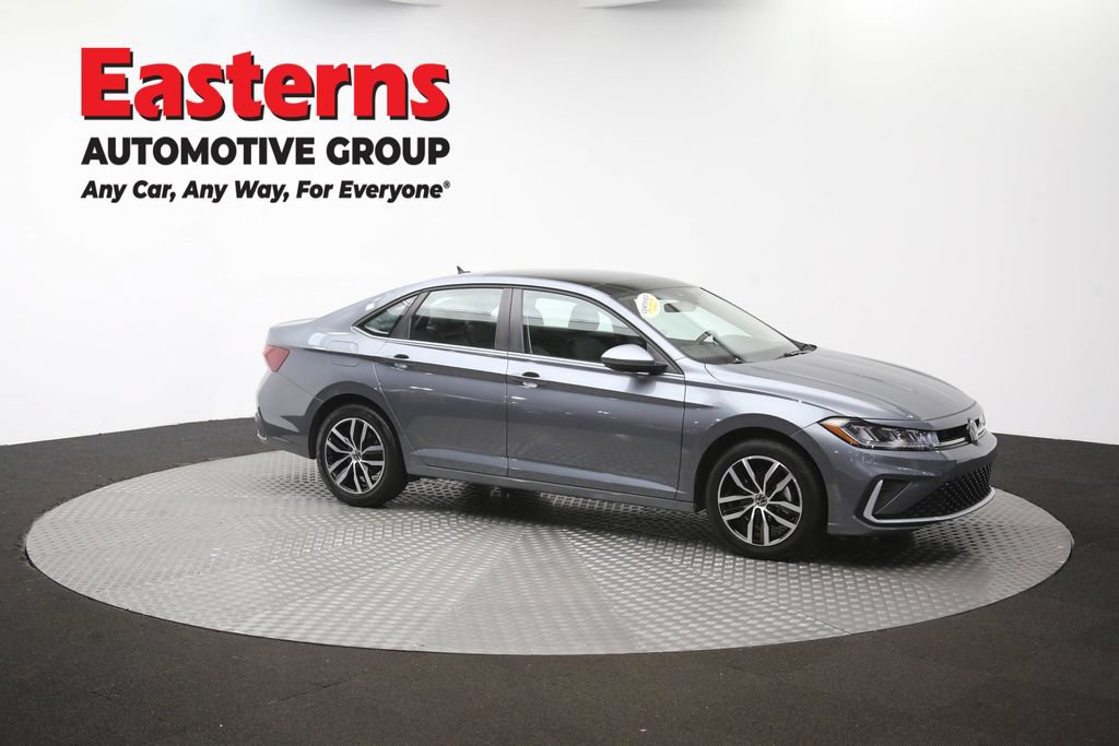 Used 2025 Volkswagen Jetta SE FWD image 47