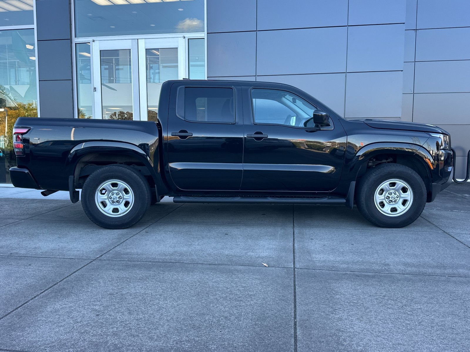 Used 2022 Nissan Frontier S AWD/4WD image 3