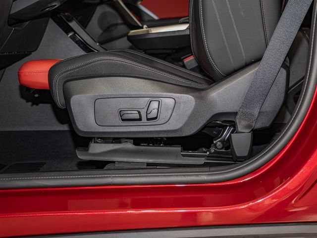 Certified 2025 BMW X2 xDrive28i AWD/4WD image 15