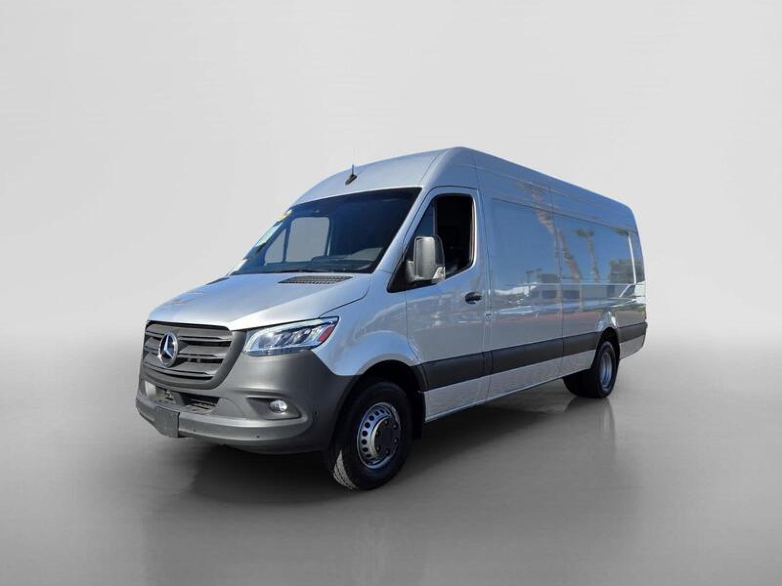 Used 2024 Mercedes-Benz Sprinter 4500 w/ Parking Package image 8