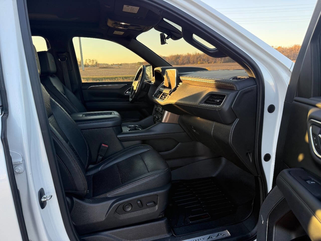 Used 2021 Chevrolet Suburban High Country w/ Premium Package image 11