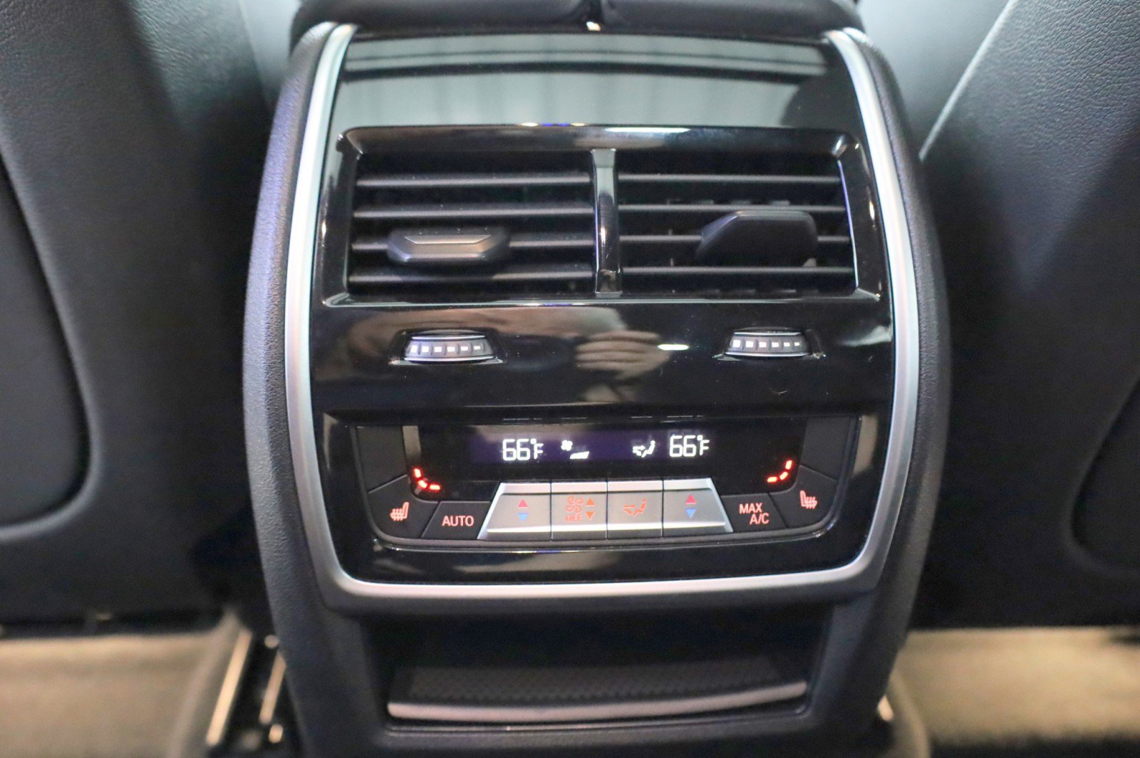 Used 2020 BMW X6 xDrive40i w/ M Sport Package AWD/4WD image 28
