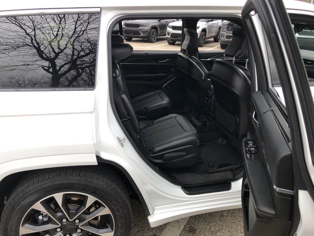 Certified 2022 Jeep Grand Cherokee L Overland w/ Luxury Tech Group IV image 26