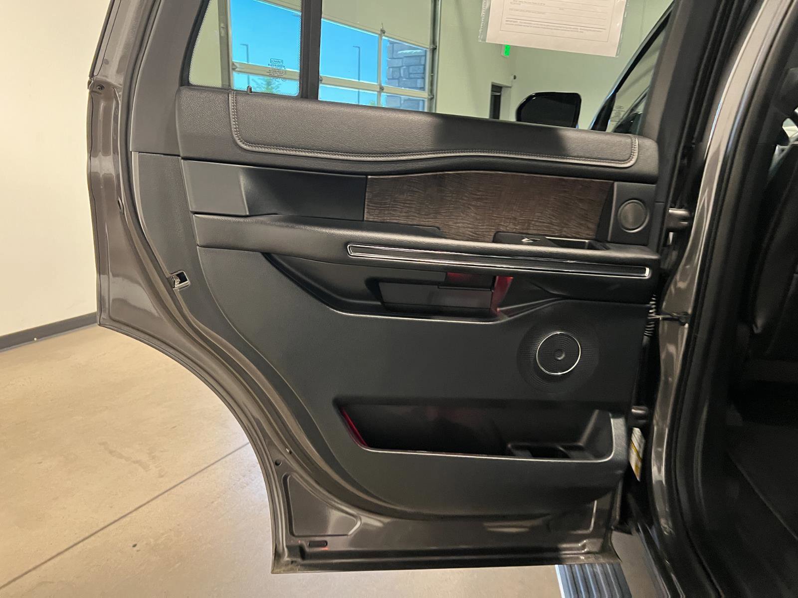 Used 2019 Ford Expedition Limited w/ Equipment Group 301A AWD/4WD image 36