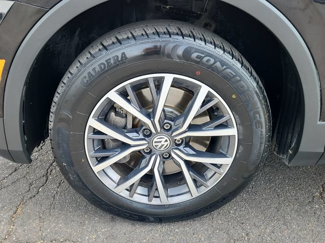 Used 2020 Volkswagen Tiguan SE w/ 3rd Row Seat Package AWD/4WD image 17